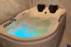 Snow White Jacuzzi